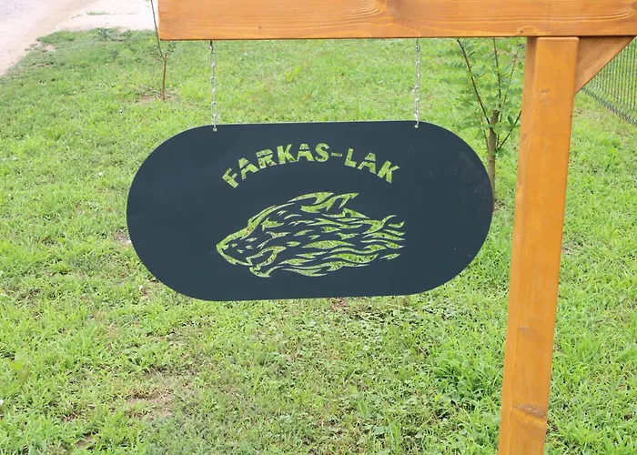 Farkas-lak *